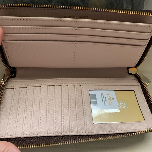 Michael Kors Set - Picture 11 of 13